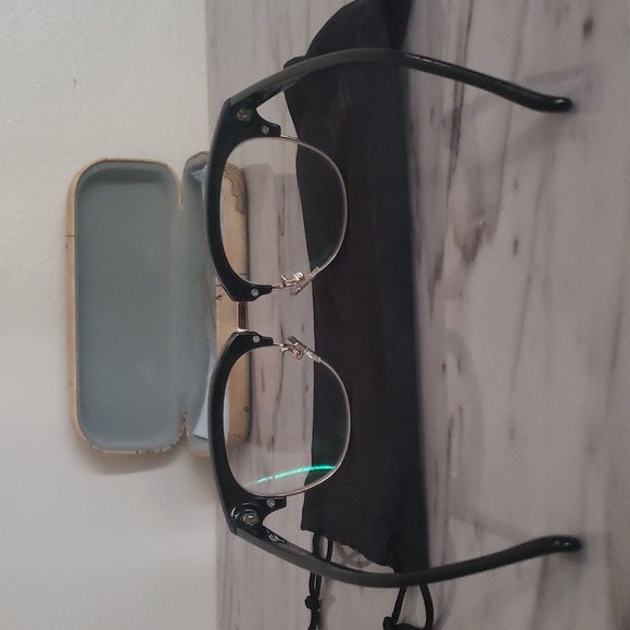 Glasses - Picture 4 of 9